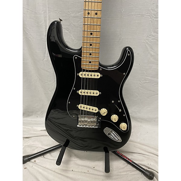 Used Fender Used Fender Player Stratocaster Black Solid Body Electric Guitar