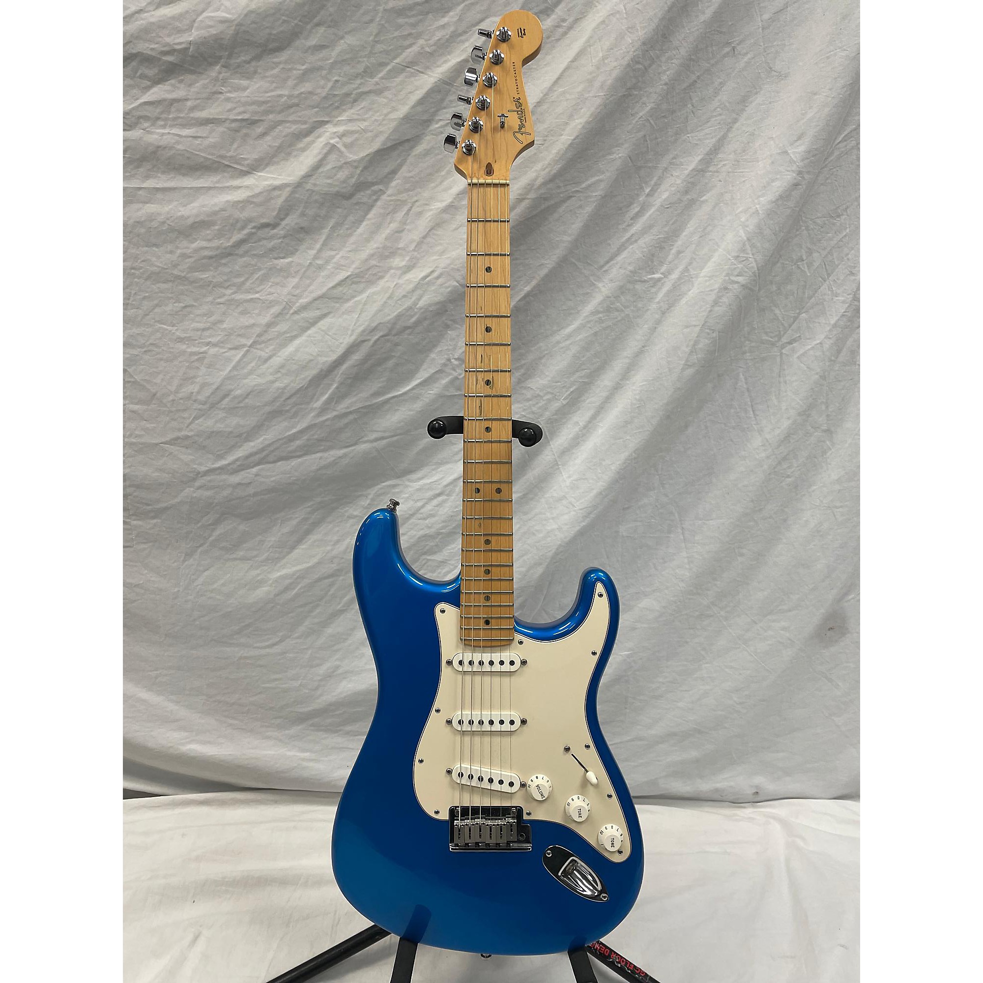 Used Fender 2010 American Standard Stratocaster Solid Body Electric Guitar  Metallic Aqua Marine | Guitar Center