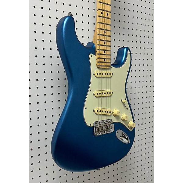 Used Fender Used 2022 Fender American Performer Stratocaster SSS Lake Placid Blue Solid Body Electric Guitar