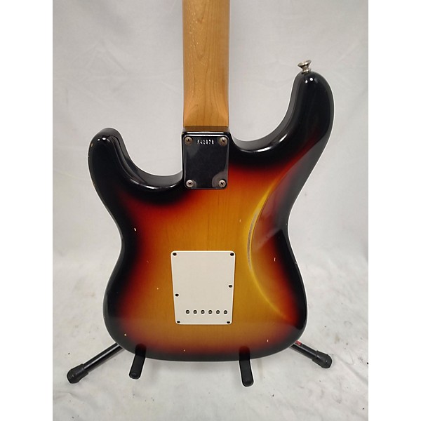 Used Fender Used Fender Custom Shop 1960s Stratocaster Relic 3 Color Sunburst Solid Body Electric Guitar