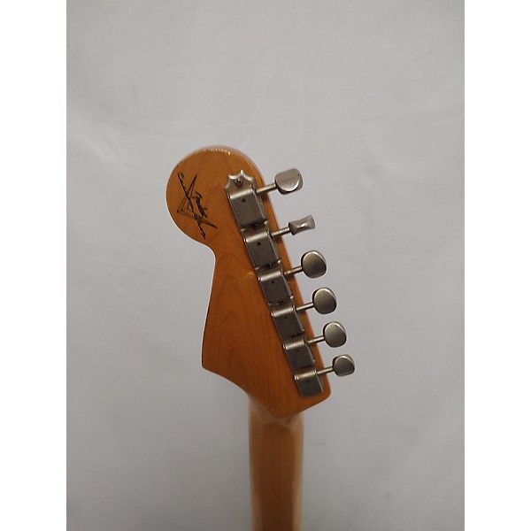 Used Fender Used Fender Custom Shop 1960s Stratocaster Relic 3 Color Sunburst Solid Body Electric Guitar