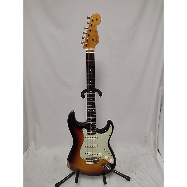 Used Fender Used Fender Custom Shop 1960s Stratocaster Relic 3 Color Sunburst Solid Body Electric Guitar