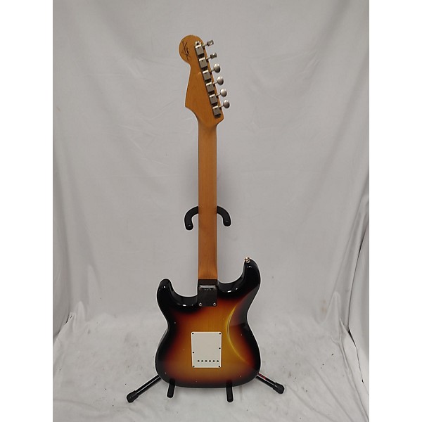 Used Fender Used Fender Custom Shop 1960s Stratocaster Relic 3 Color Sunburst Solid Body Electric Guitar