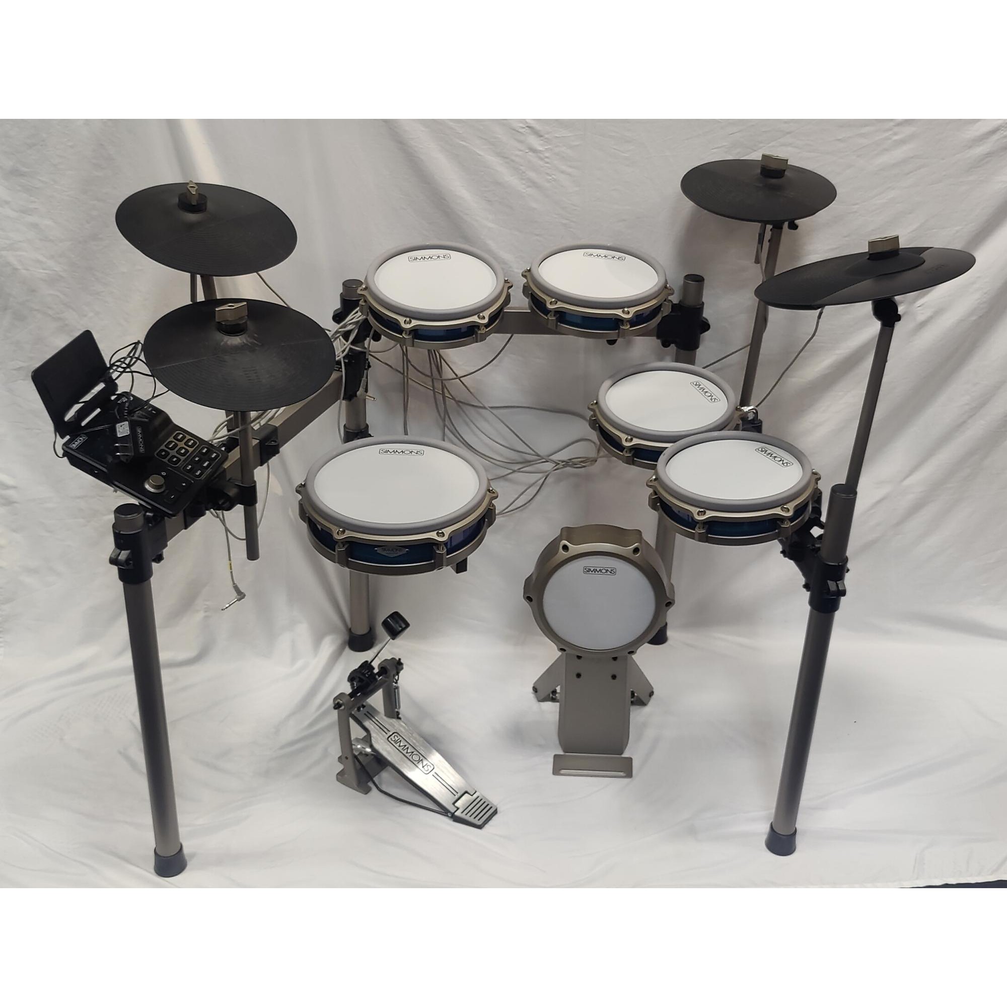 Begagnat Simmons Titan 70 elektriskt trumsetBegagnat Simmons Titan 70 elektriskt trumset  