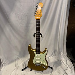 Used Fender Used Fender 1961 Stratocaster Journeyman Relic Aged Aztec Gold Solid Body Electric Guitar