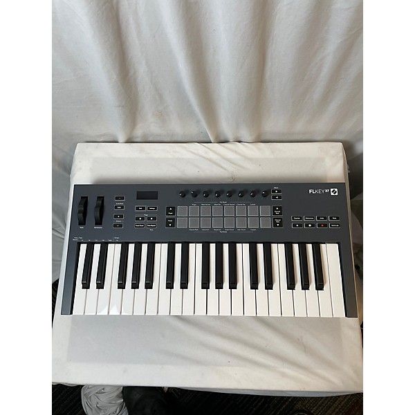 Used Novation Used Novation Launchkey 37 MK3 MIDI Controller