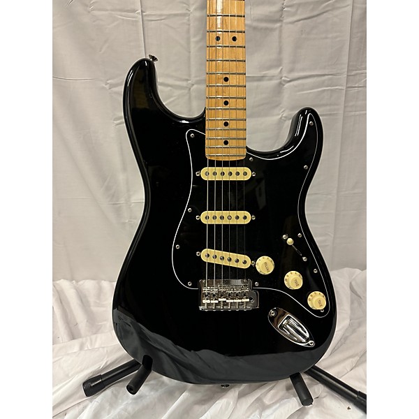 Used Fender Used Fender Player Stratocaster Black Solid Body Electric Guitar