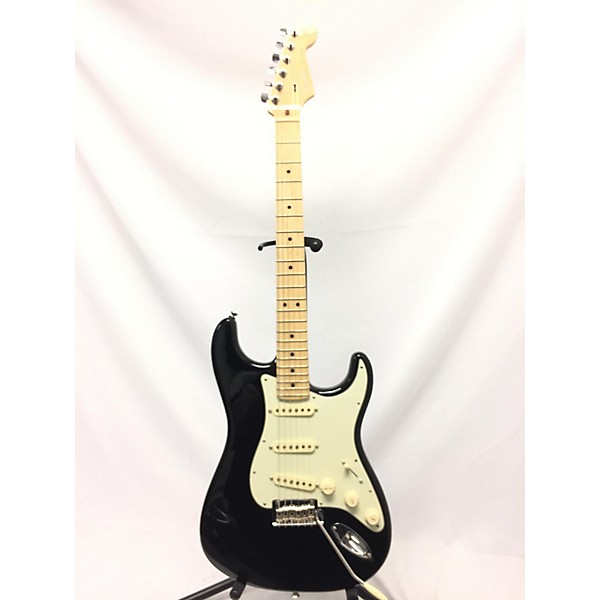 Used Fender Used Fender American Professional Stratocaster SSS Black Solid Body Electric Guitar