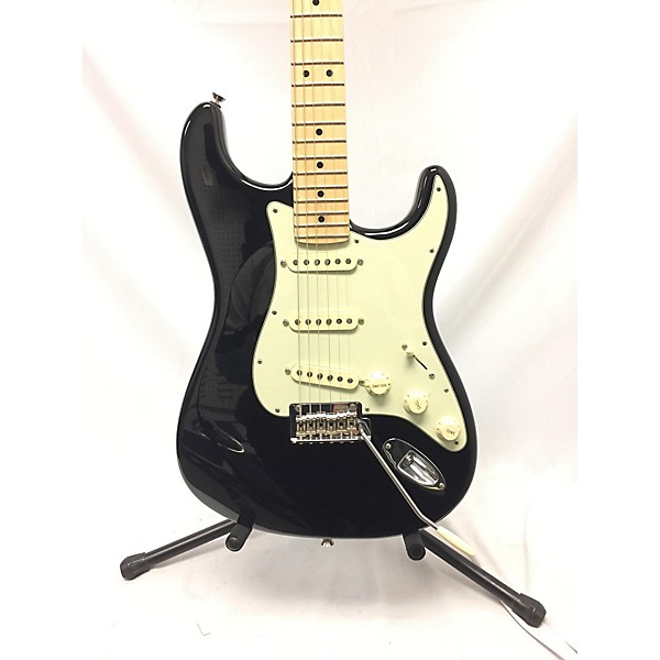 Used Fender Used Fender American Professional Stratocaster SSS Black Solid Body Electric Guitar