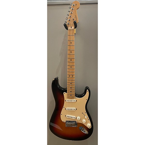 Used Fender Used Fender 60th Anniversary American Standard Stratocaster Sunburst Solid Body Electric Guitar