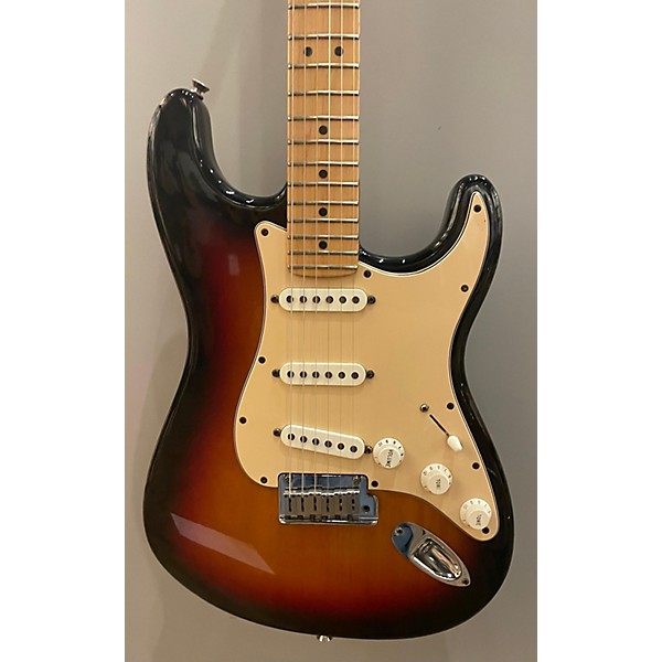 Used Fender Used Fender 60th Anniversary American Standard Stratocaster Sunburst Solid Body Electric Guitar