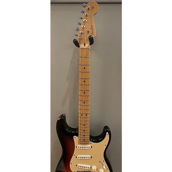 Used Fender Used Fender 60th Anniversary American Standard Stratocaster Sunburst Solid Body Electric Guitar