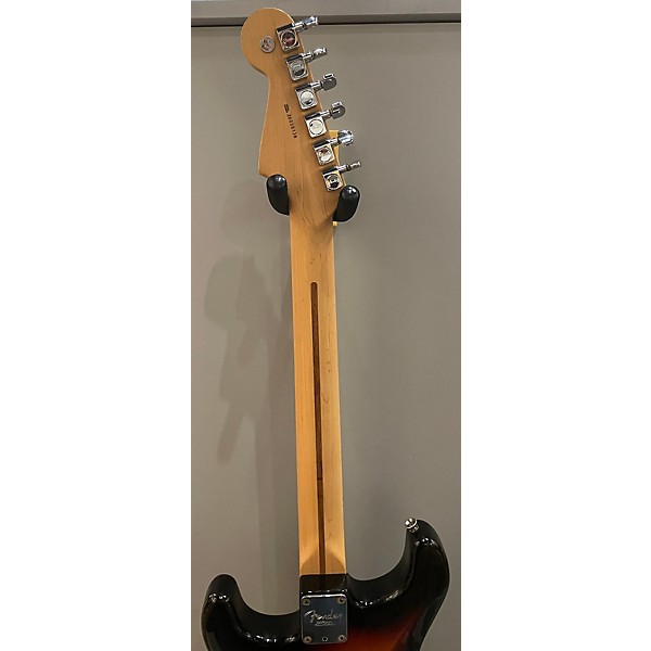 Used Fender Used Fender 60th Anniversary American Standard Stratocaster Sunburst Solid Body Electric Guitar