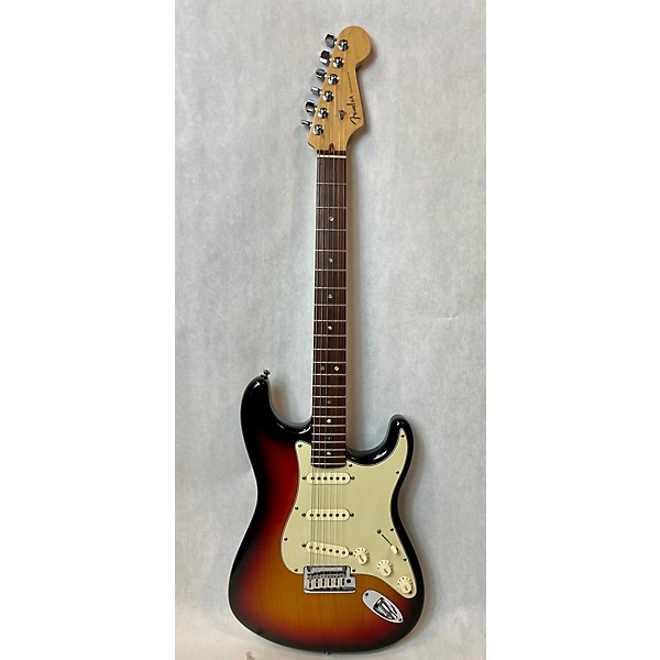 Used Fender Used Fender American Deluxe Stratocaster 3 Tone Sunburst Solid Body Electric Guitar