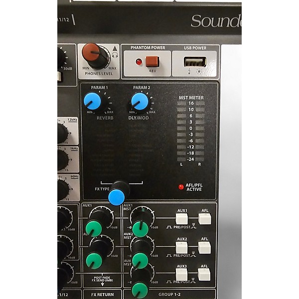 Used Soundcraft Used Soundcraft Signature 12 Powered Mixer