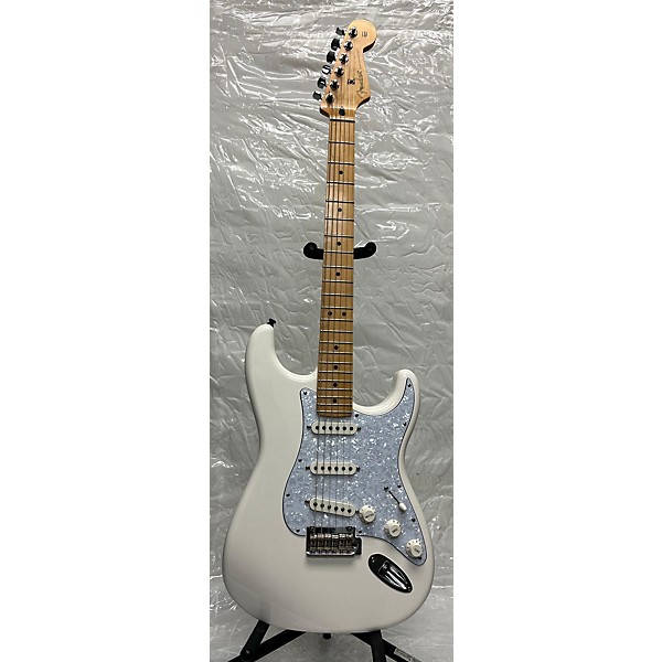 Used Fender Used Fender Player Stratocaster Olympic White Solid Body Electric Guitar