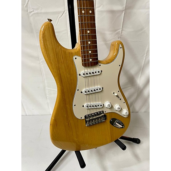 Used Fender Classic Series '70s Stratocaster Solid Body Electric Guitar