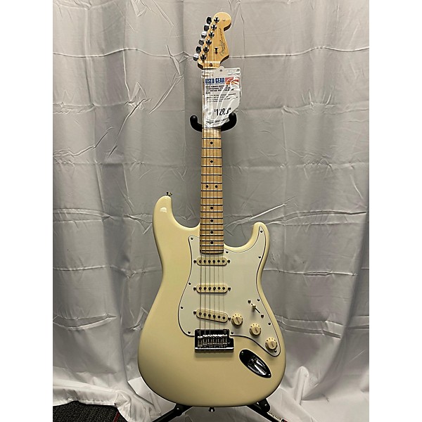 Used Fender Used Fender American Professional Stratocaster SSS Vintage White Solid Body Electric Guitar