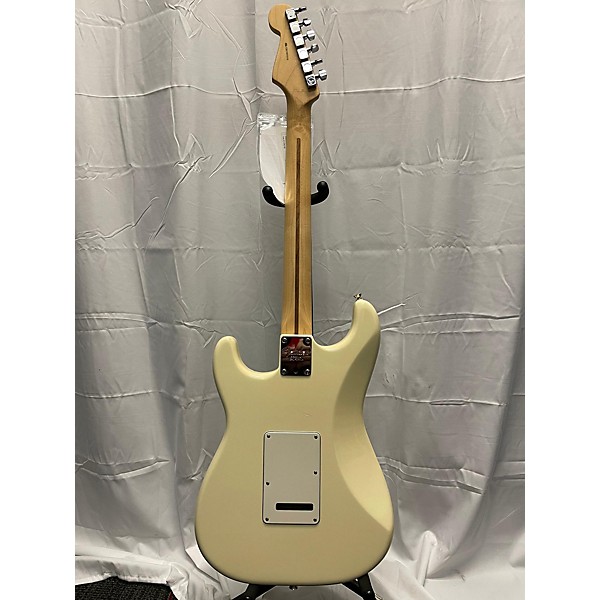 Used Fender Used Fender American Professional Stratocaster SSS Vintage White Solid Body Electric Guitar