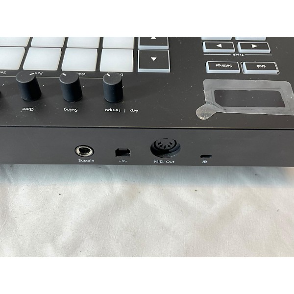 Used Novation Used Novation Launchkey 25 Key MIDI Controller