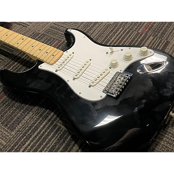 Used Fender Used Fender Standard Stratocaster Black Solid Body Electric Guitar