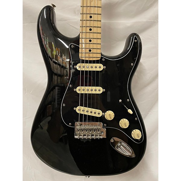 Used Fender Used Fender Player Stratocaster Black Solid Body Electric Guitar