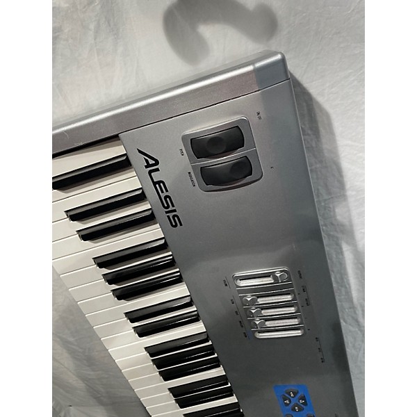 Used Alesis QS8.2 Keyboard Workstation