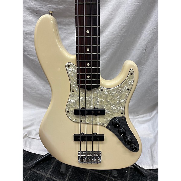 Used Fender Used Fender American Deluxe Jazz Bass Vintage White Electric Bass Guitar