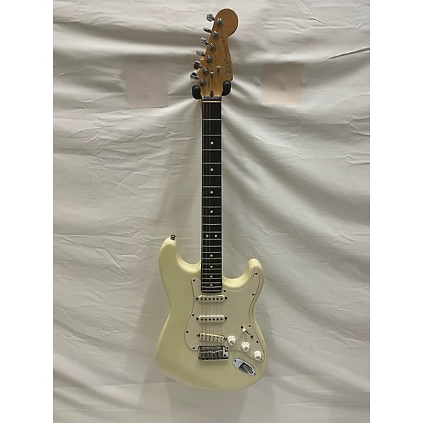 Vintage Vintage 1993 Fender American Standard Stratocaster White Solid Body Electric Guitar