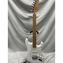 Used Fender Used Fender Player Stratocaster White Solid Body Electric Guitar