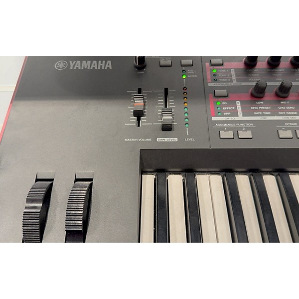 Used Yamaha MOXF6 61 Key Keyboard Workstation