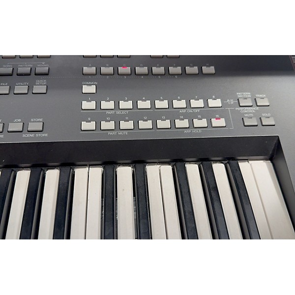 Used Yamaha MOXF6 61 Key Keyboard Workstation