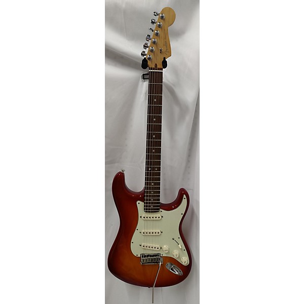 Used Fender Used 2013 Fender American Deluxe Stratocaster Sienna Sunburst Solid Body Electric Guitar