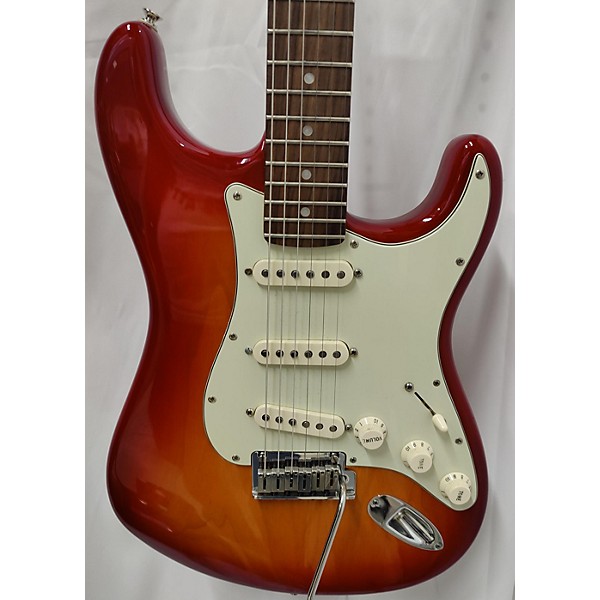 Used Fender Used 2013 Fender American Deluxe Stratocaster Sienna Sunburst Solid Body Electric Guitar