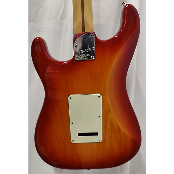 Used Fender Used 2013 Fender American Deluxe Stratocaster Sienna Sunburst Solid Body Electric Guitar