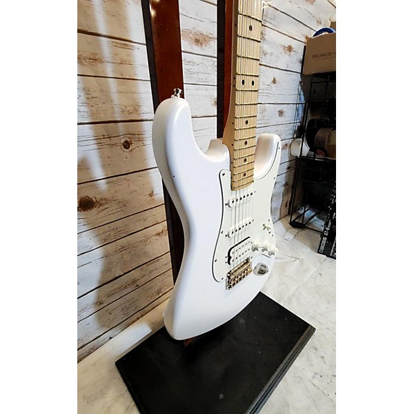 Used Fender Used Fender STRATOCASTER JUANES White Solid Body Electric Guitar