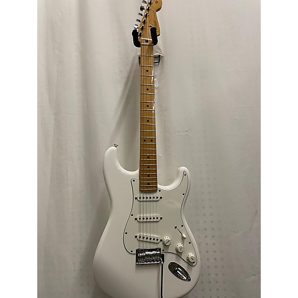 Used Fender Used Fender FENDER STRATOCASTER 75 White Solid Body Electric Guitar