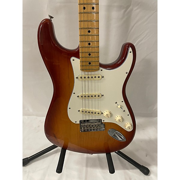 Used Fender Used 2016 Fender American Standard Stratocaster Sienna Sunburst Solid Body Electric Guitar