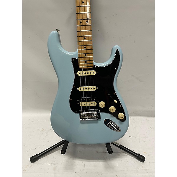 Used Fender Used Fender Player Stratocaster HSS Light Blue Solid Body Electric Guitar