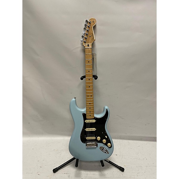 Used Fender Used Fender Player Stratocaster HSS Light Blue Solid Body Electric Guitar