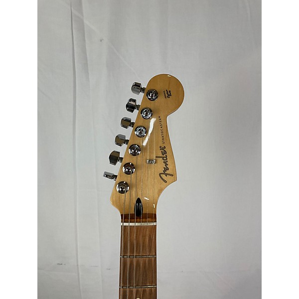 Used Fender Used Fender Player Stratocaster HSS Candy Apple Red Metallic Solid Body Electric Guitar