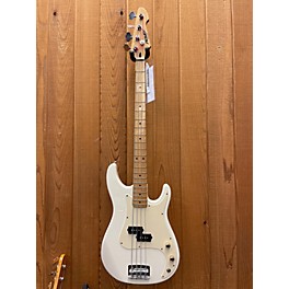 Used Ampeg Used Peavey Fury White Electric Bass Guitar