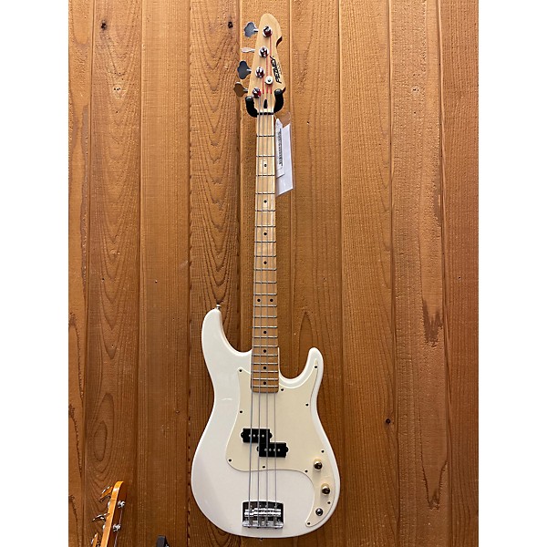 Used Used Peavey Fury White Electric Bass Guitar