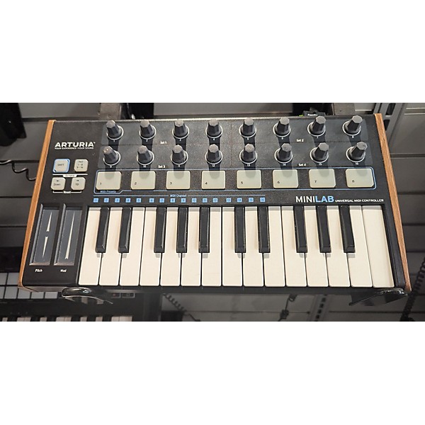 Used Arturia Used Arturia MiniLab MIDI Controller