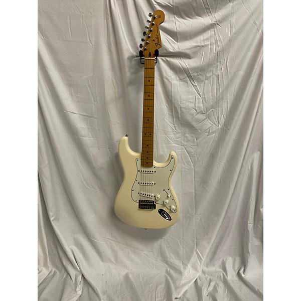 Used Fender Used Fender Player Stratocaster Alpine White Solid Body Electric Guitar