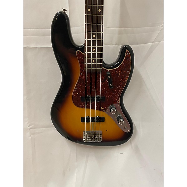 Used Fender Used 2015 Fender Custom Shop Relic 60 Journeyman Jazz Bass 2 Tone Sunburst Electric Bass Guitar