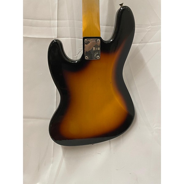 Used Fender Used 2015 Fender Custom Shop Relic 60 Journeyman Jazz Bass 2 Tone Sunburst Electric Bass Guitar