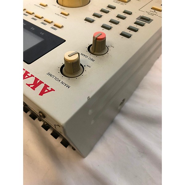 Used Akai Professional MPC 2000 Drum Machine