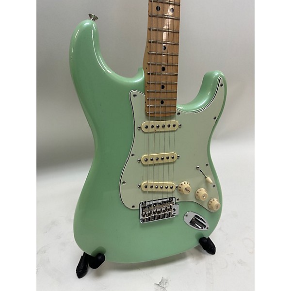 Used Fender Used Fender Limited Edition Player Stratocaster Seafoam Pearl Solid Body Electric Guitar