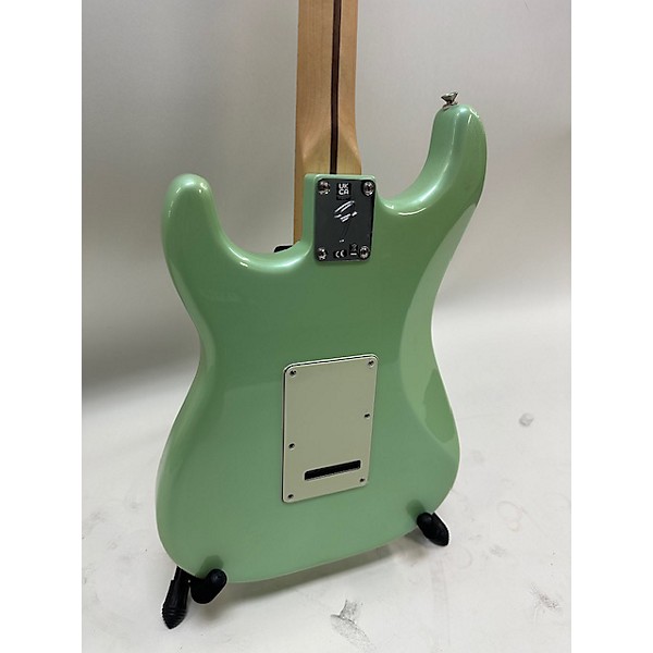 Used Fender Used Fender Limited Edition Player Stratocaster Seafoam Pearl Solid Body Electric Guitar